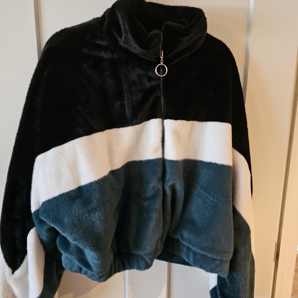 Fuzzy Cropped Jacket - Picture 1 of 4